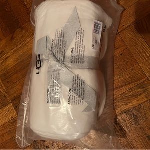 Uggs Bartlet blanket
